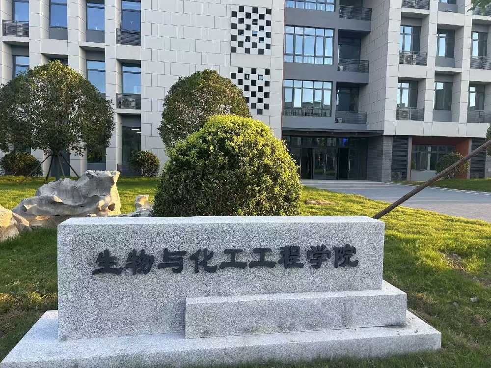 淄川区扬州职业大学体育场高杆灯项目
